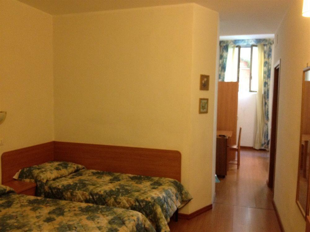 Hotel Tirreno Rom Zimmer foto